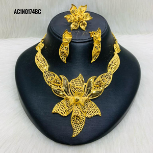 Joyería Chapada en Oro, Collar, Pendientes y Anillo para Niña y Mujer - Product Image 1