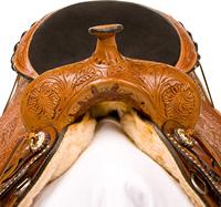 Ensemble de selle anglaise en cuir véritable personnalisable de qualité supérieure, avec siège en cuir souple et arceau en fibre, pour le barrel racing et l'équitation western, durable