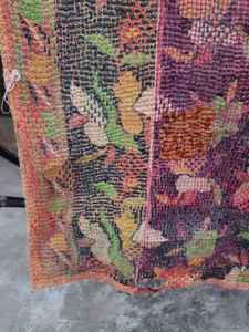 ผ้าคลุมไหล่สไตล์วินเทจแบบขายส่ง ลายปักมือหลายชั้นด้วยผ้าส่าหรี ดีไซน์งานปักดูร์รี ของตกแต่งบ้านและงานออกแบบเสื้อผ้า - Product Image 4