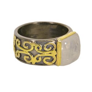 Nuova Collezione Anello Trendy in Argento Sterling 925 con Incastonatura a Castone, Pietra di Luna Arcobaleno Placcata Oro, Stile Gypsy - Product Image 1