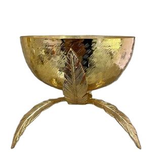 Tazón redondo de metal dorado con soporte de hoja dorada, cuenco para servir ensaladas, utensilios de cocina, tazón de servicio - Product Image 1