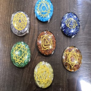 Ensemble de pierres de cristal Reiki 7Chakra Orgonite, kit de guérison avec symbole de Reiki, vente en gros - Product Image 1