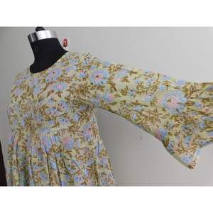 Túnica Larga Informal de Verano para Mujer, Estilo Bohemio Hippie, Diseño Floral Estampado, Hecha a Mano con Algodón Puro, con Botones Naturales - Product Image 3