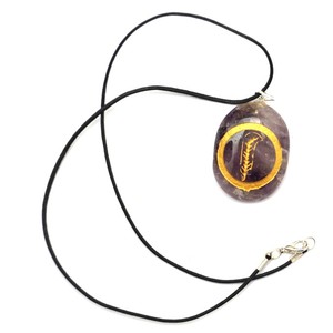 Comprar en línea colgantes tallados en hojas de amatista: colgantes tallados en hojas de amatista a la venta Colgante de Piedra curativa grabada - Product Image 1