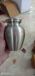 ÚNICA URNA DE CREMACIÓN DE MASCOTAS con pata dorada de latón en INDIA Suministros funerarios de estilo americano de BRASSWORLD INDIA - Product Image 4