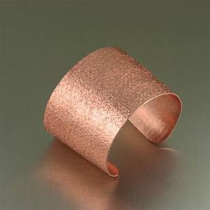 Brazalete de latón de mariposa clásico chapado en oro antiguo para mujer de último diseño - Product Image 4