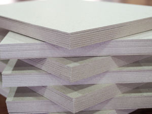 Papel gris de doble cara para diferentes tipos de cajas, en hojas, 350-2500 GSM - Product Image 3