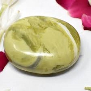 หินโมราคริสตัลธรรมชาติพลอยเทียมรูปงูที่สวยงามงานฝีมือหินกึ่งมีค่าขายส่ง - Product Image 1