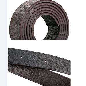 Cinturón de cuero de vaca genuino para hombre 2024 en negro con hebilla de aleación de metal - Product Image 2