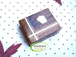 Boîte en bois antique belle et design faite à la main avec incrustation en laiton - Product Image 2