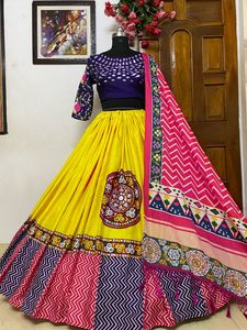 Lehenga choli-tela de seda de mantequilla pesada, nuevo diseño impreso, con bordado, trabajo a juego, dupatta y bl - Product Image 3