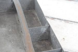 Caddy rectangulaire galvanisé 3 en 1 avec un design élégant, parfait pour la cuisine, le rangement et l'organisation de la maison. - Product Image 4