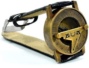 Reloj de pulsera con brújula y reloj solar de latón marino de Calvin Handicraft, con temática de amor, artículo coleccionable artístico de Uttarakand - Product Image 2