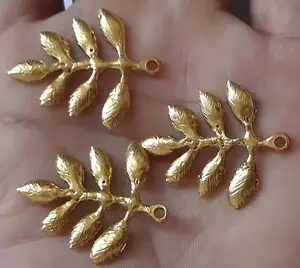 Big Factory Brass Gold Plated Leaf Cut Shape Charm Connector Para Fazer Jóias