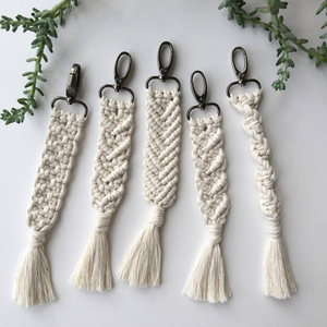 พวงกุญแจ macrame ความสุขทำด้วยมือ - Product Image 1