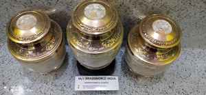 Urna de cremación de madreperla de metal de estilo americano de Brassworld India para uso en adultos - Product Image 4