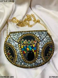 Bolso de mano de mosaico de metal de diseño hecho a mano para damas Accesorio elegante para asuntos de noche y nupciales de moda - Product Image 3