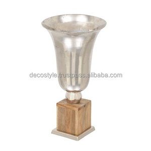 Impresionante jarrón de aluminio y madera - Product Image 1