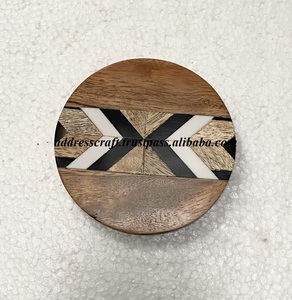 แผ่นรองจานและแผ่นรองแก้วเรซิ่นสีน้ำตาลคลาสสิก พร้อมโลโก้สั่งทำ  แผ่นรองแก้วทรงกลมหลากสี ทำจากไม้และเรซิ่น - Product Image 2