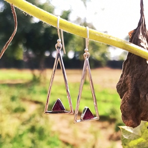 Boucles d'oreilles pendantes en argent sterling 925 faites à la main avec pierres de rubis teintées, style bohème, pour femme, cadeau idéal pour mariage et soirée - Product Image 1