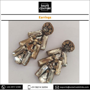 World Wide Supply Boucles d'oreilles pendantes en cristaux de tube brodées à la main de style classique pour femmes d'Inde à un prix optimal - Product Image 6