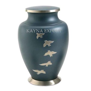 Urne funéraire biodégradable de style américain gravée Aigle Adulte, capacité 200 pouces cubes, couleur personnalisée, marque Kayna Export - Product Image 3