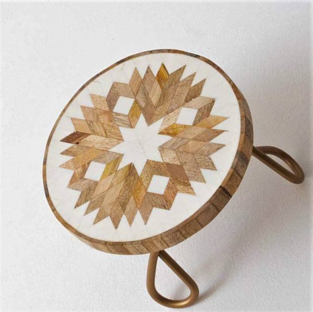 สีน้ำตาล