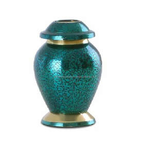 Urnes de crémation indiennes faites à la main avec finition en étain Urnes de crémation classiques de meilleure qualité fabriquées en Inde - Product Image 4