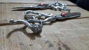 Tijeras profesionales de corte de pelo de acero inoxidable 440C, herramienta de belleza de peluquero colorida - Product Image 2