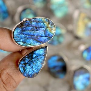 Bague Chevalière en Argent 925 avec Labradorite Naturelle Druzy, Bague en Pierre Précieuse Labradorite Effet Miroir Clair, Vente en Gros - Product Image 4