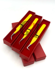 Ensemble de pinces à cils en acier inoxydable avec revêtement en poudre jaune, outils de précision pour l'extension des cils, emballage en boîte rouge - Product Image 4