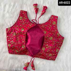 Blusa confeccionada con ropa tradicional india y Sari de diseñador Lehenga Choli con bordado de seda pesada hecho para damas - Product Image 6