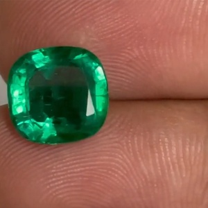 ธรรมชาติไม่ได้รับการรักษา3.45 Cts เบาะรูปร่างคุณภาพดีของแซมเบียมรกตโดย Sadiya นานาชาติ - Product Image 2