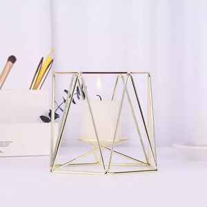 MODEWRN ART Porte-bougie en métal raffiné pour la décoration de la maison - Product Image 4