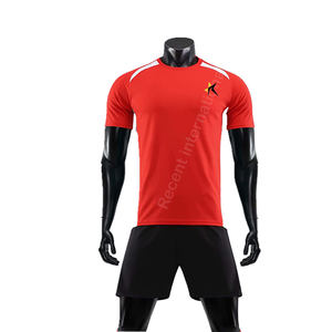 ชุดทีมฟุตบอลแบบกำหนดเอง ผ้าโพลีเอสเตอร์ 100% แห้งเร็ว น้ำหนักเบา พิมพ์ลายด้วยความร้อน โลโก้และสีตามสั่ง - Product Image 5