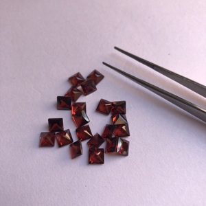 Piedra preciosa suelta facetada de corte princesa cuadrada de granate rojo Natural de 4mm del fabricante en línea a precio de fábrica al por mayor 2025 - Product Image 2