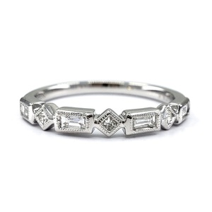 Bague demi-alliance fine en or blanc 18 carats avec diamants baguette taille brillant sertis clos pour femme, idéale pour les occasions festives - Product Image 1