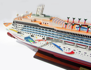 NORWEGIAN DAWNN Modèle de bateau en bois avec illustration de dauphin Cadeau de nouveauté en bois fabriqué à la main - Product Image 5