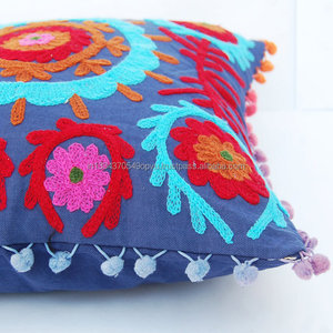 Nouvelle housse de coussin lavable et confortable avec broderie traditionnelle indienne Suzani personnalisée, style tendance - Product Image 4