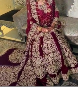 2019 attrayant Lehenga de mariée indienne et pakistanaise avec robe de mariée à broderie lourde - Product Image 3
