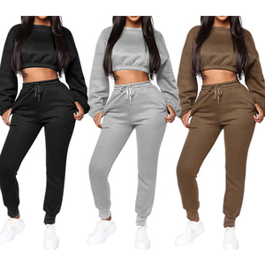 Ensemble crop top à capuche et pantalon de jogging à revers pour femme - Product Image 1