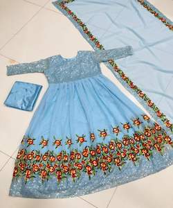 Look riche Designer saisonnier Collection Net soie gris couleur Occasion spéciale fantaisie indienne vêtements pour femmes prix de gros en ethnique - Product Image 5