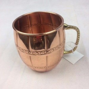 Tasse en cuivre massif martelé fabriqué à la main Meilleur prix Haute qualité Nouveau design Vente chaude avec motif de poignée Voitures de service à l'eau - Product Image 3