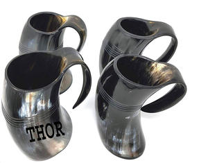 Lot de 4 chopes à bière médiévales au design moderne avec plateau, véritable chope Viking pour hydromel ou bière pour la rentrée scolaire - Product Image 4