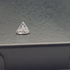 Pull over synthétique en forme de Triangle, diamant HPHT pur 0.30 à 0.39 tiroir ample, pureté VVS, diamant découpé en forme de fantaisie - Product Image 2