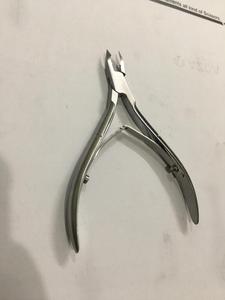 Coupe-cuticules professionnel en acier inoxydable avec lames inclinées et doubles ressorts pour manucure et pédicure - Product Image 2