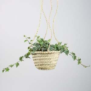 Élégance intemporelle faite à la main : Petit support à plantes en paille - Support de pot naturel moderne et minimaliste - Product Image 1