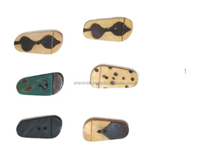 Boutons en bois de corne d'os écologiques à dos plat de 14mm faits à la main - Product Image 3