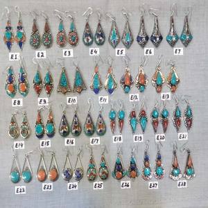 Pendientes de Moda para Niños, de Aleación de Cobre Plateado con Coral, Hechos a Mano en Nepal - Product Image 4