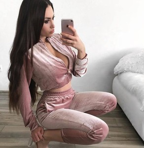 Al por mayor venta al por mayor nueva llegada de chándal de las mujeres conjunto de 2 piezas de terciopelo con cremallera Top de corte Slim de sudadera y Jogger pantalón traje - Product Image 4